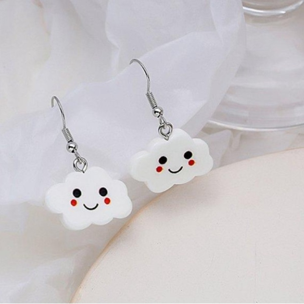 NWT - Cute Cloud Earrings - 1 x .5 inches - cute smiley face clouds - Picture 6 of 7